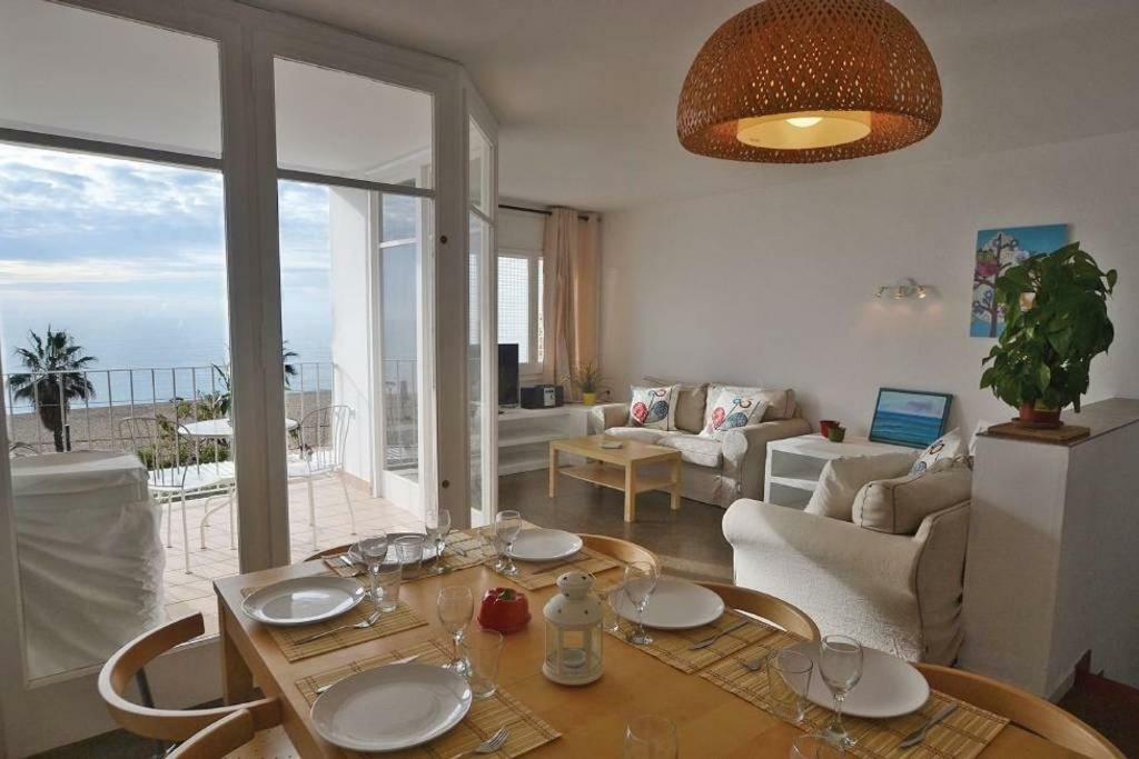 Appartamento Duplex En Frente De La Playa Al Lado De Barcelona Canet De Mar Esterno foto